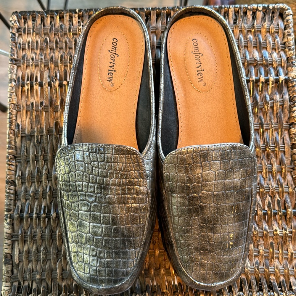 COMFORTVIEW women’s‎ slip on loafer metallic gray croc print size 9.5